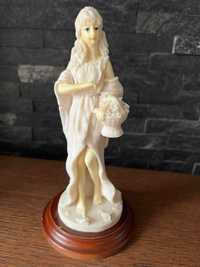 Dama z koszem figurka alabaster