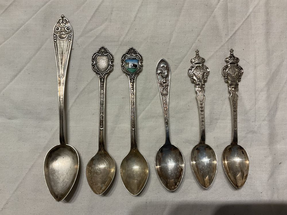 Conjunto de seis colheres em prata todas com contraste