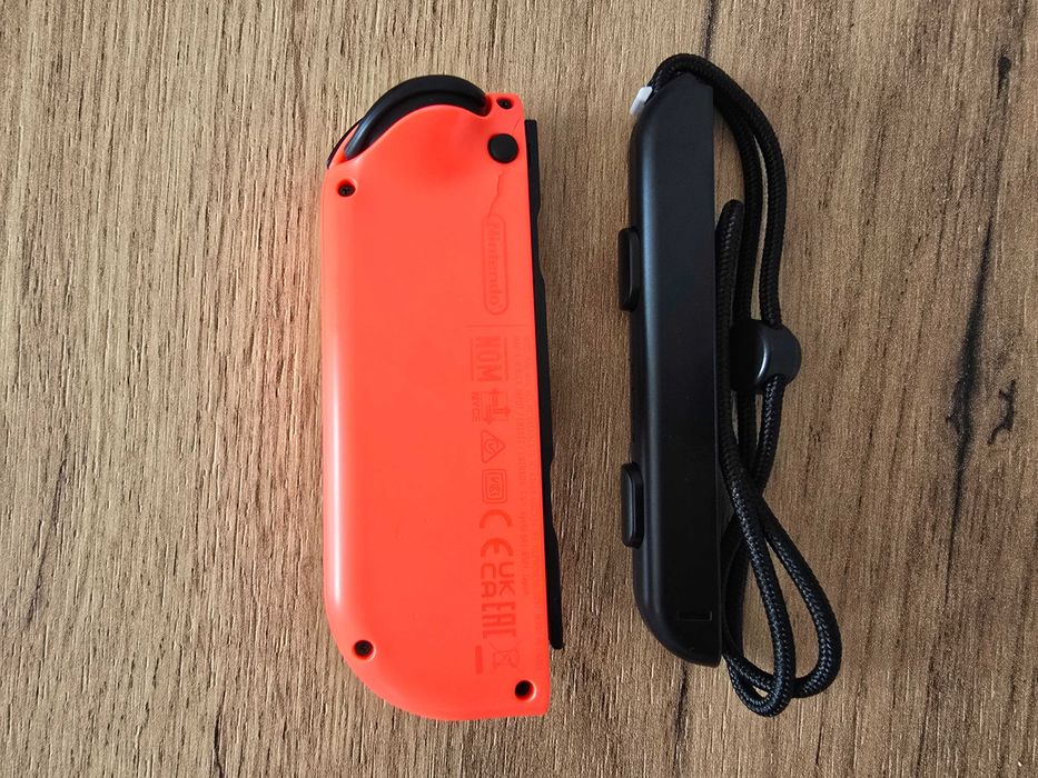 Nintendo Switch JoyCon prawy czerwony, analog Halla, niewielka wada