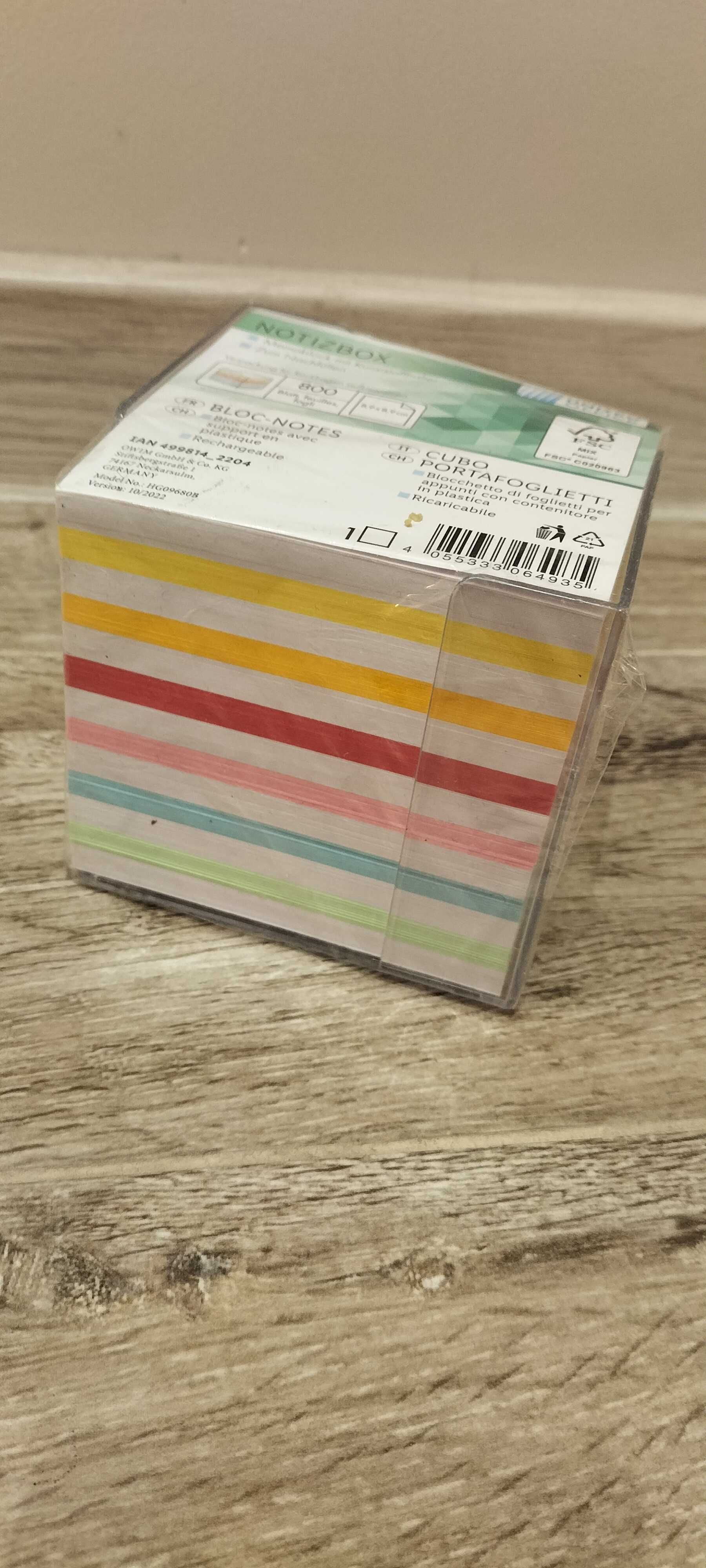 Karteczki kolorowe w pojemniku - Kostka kolor