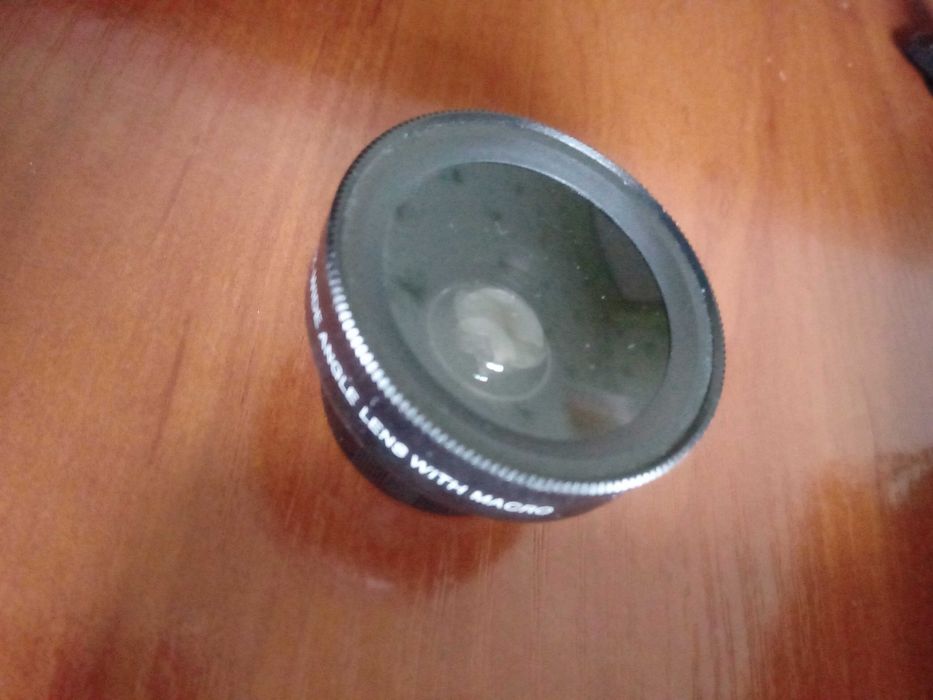 Широкоугольный объектив для телефона.