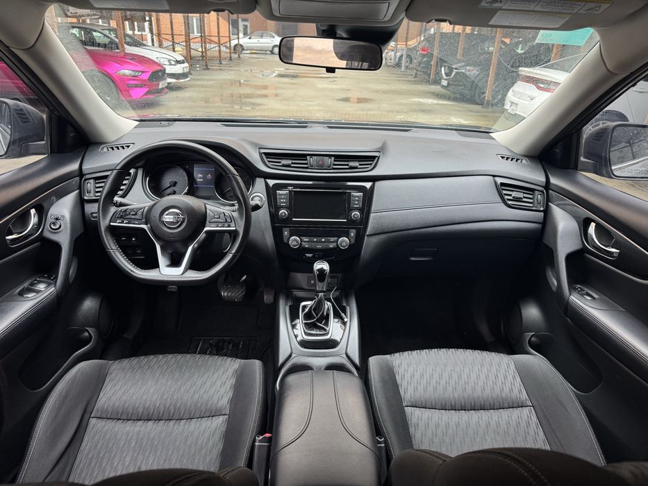 Продаю авто Nissan Rogue