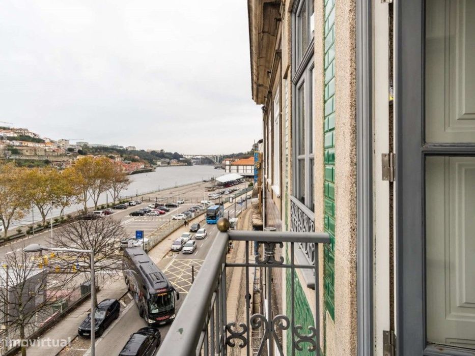 Moradia T4 com vista sobre o rio na baixa do Porto