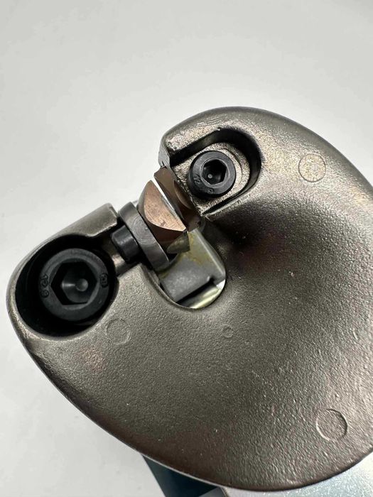 Nożyce do blachy  GSC 18V-16 E BOSCH korpus