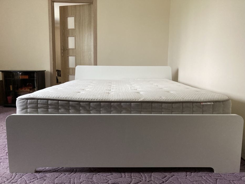 Lóżko z materacem Ikea. Materac oddychajacy dla zdrowego kreg.