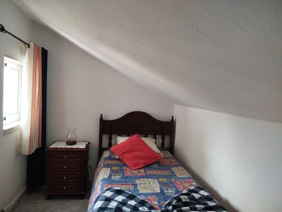 Quarto de solteiro para alugar