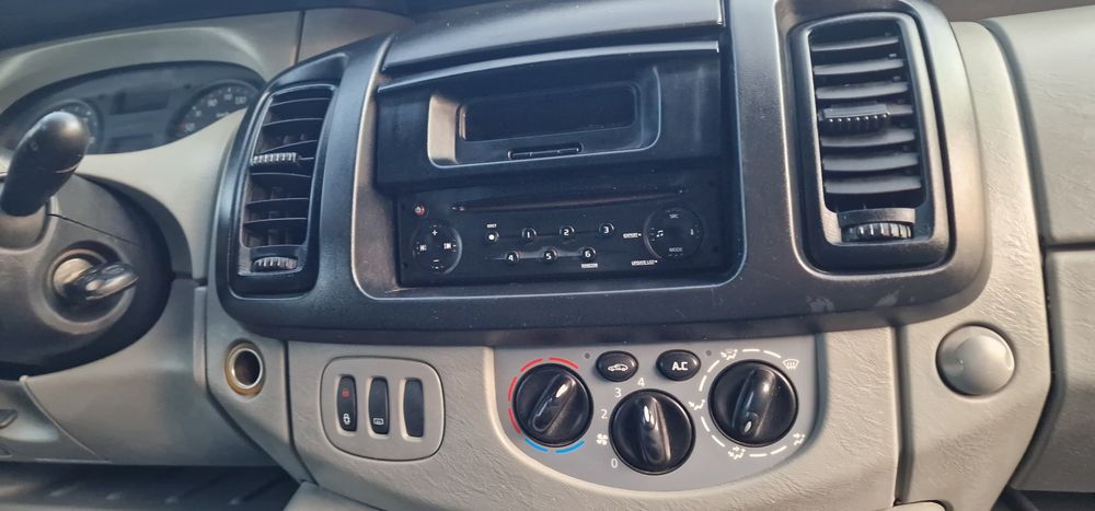 Reault Trafic 2.0 DCI 115 koni 2009r 262 tys przebiegu !!!