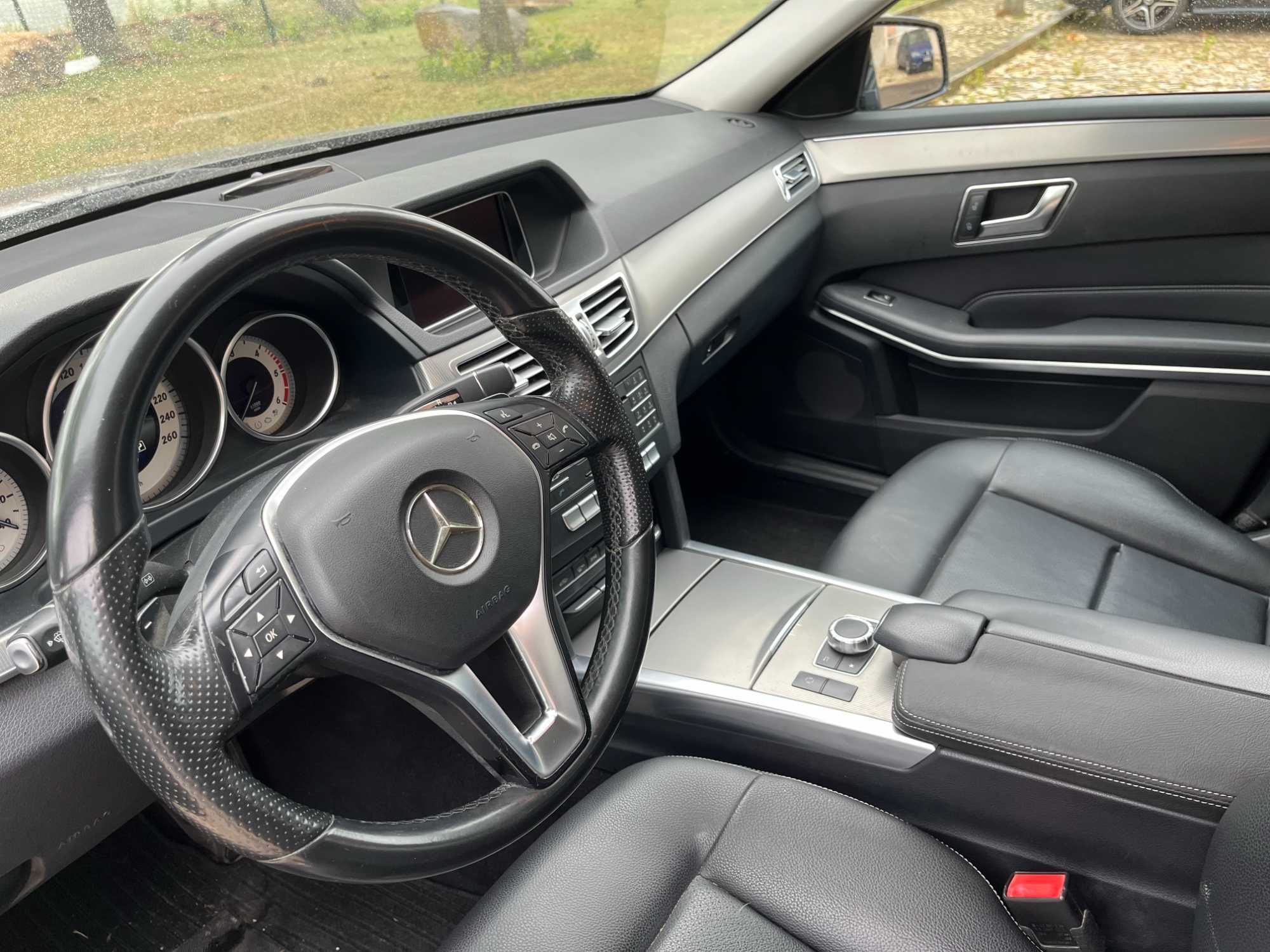 Mercedes E220 AUTO. | Nacional e Único Dono | 190 mil km