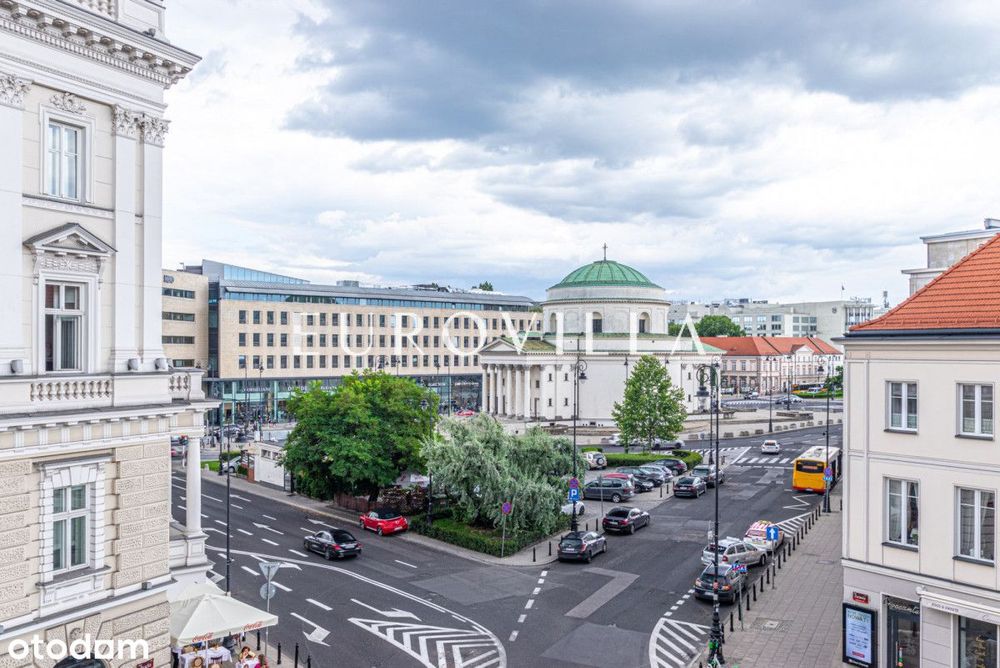 Lokal z widokiem na Plac Trzech Krzyży