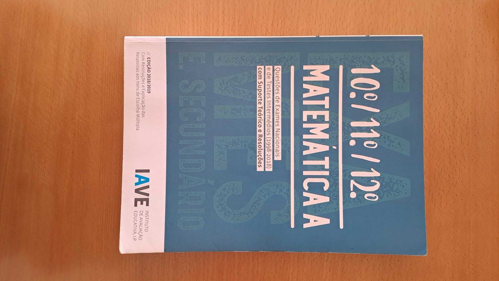 Livro de exames Matemática A do IAVE