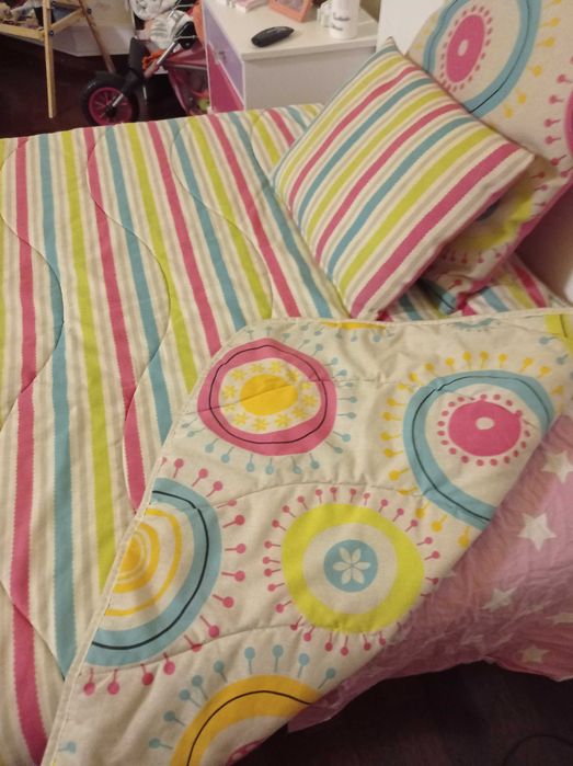 Conjunto cortinados e edredom cama solteiro