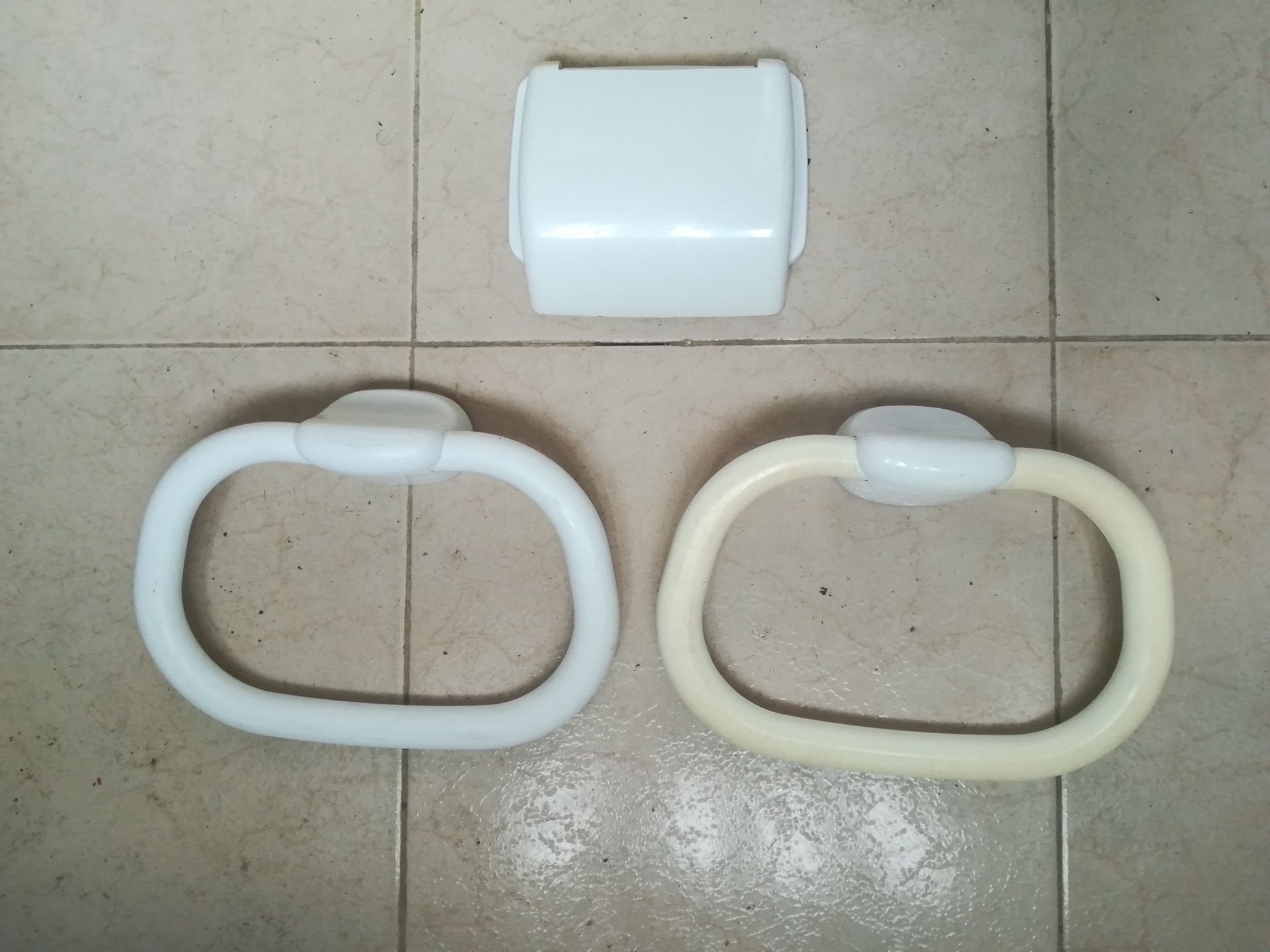 2 Toalheiros e 1 Suporte papel higiénico