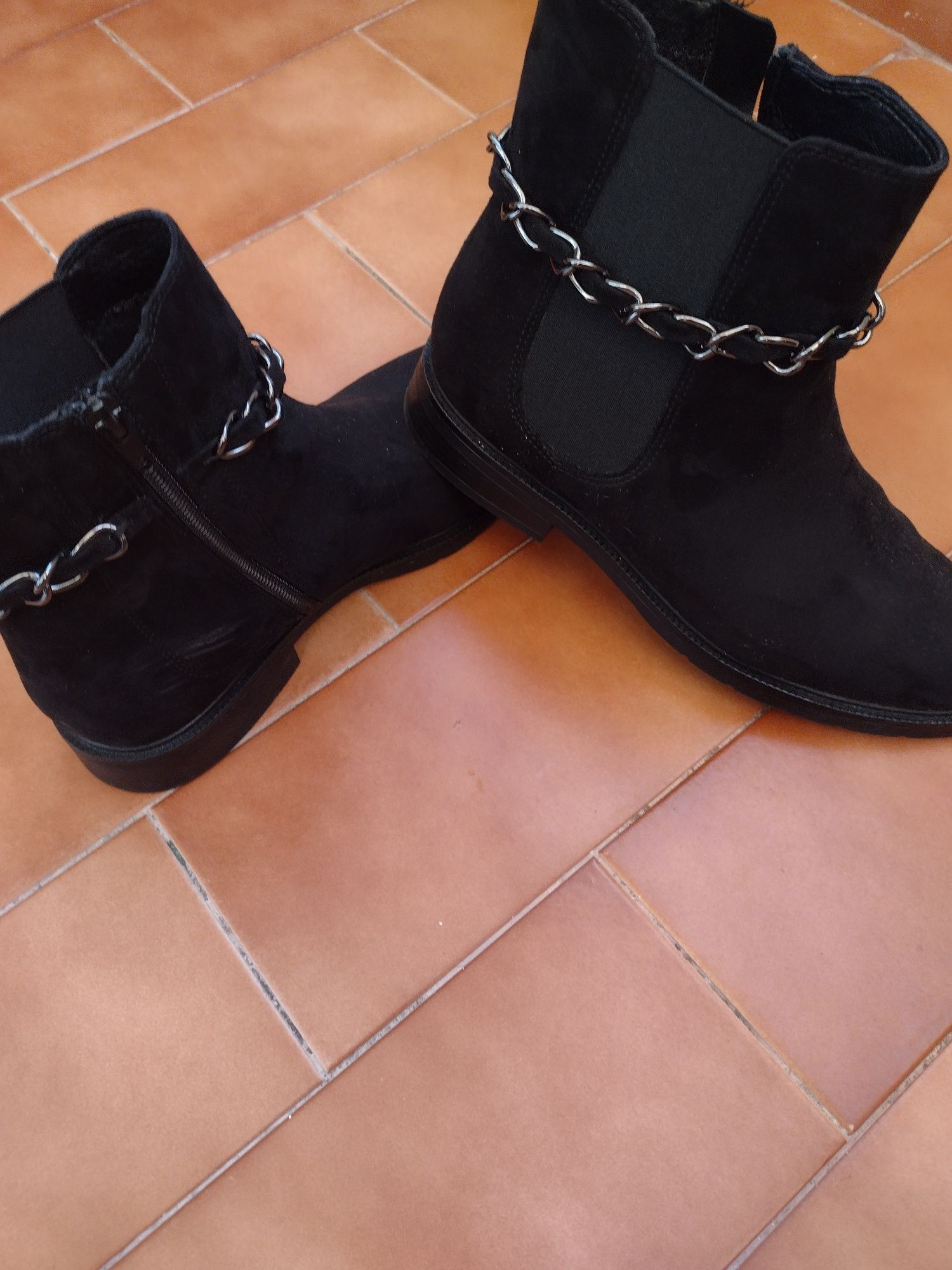 Botas pretas para senhora