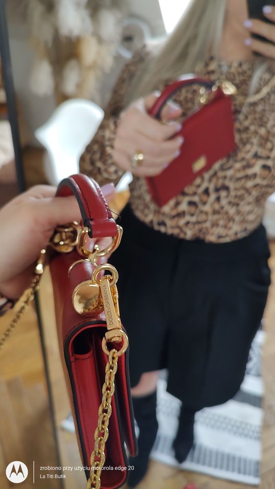 Torebka na karte telefon skora zloty łańcuch D&G