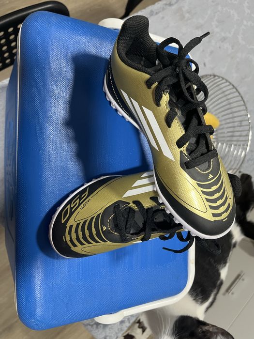 Vendo Chuteiras de Criança (Adidas)