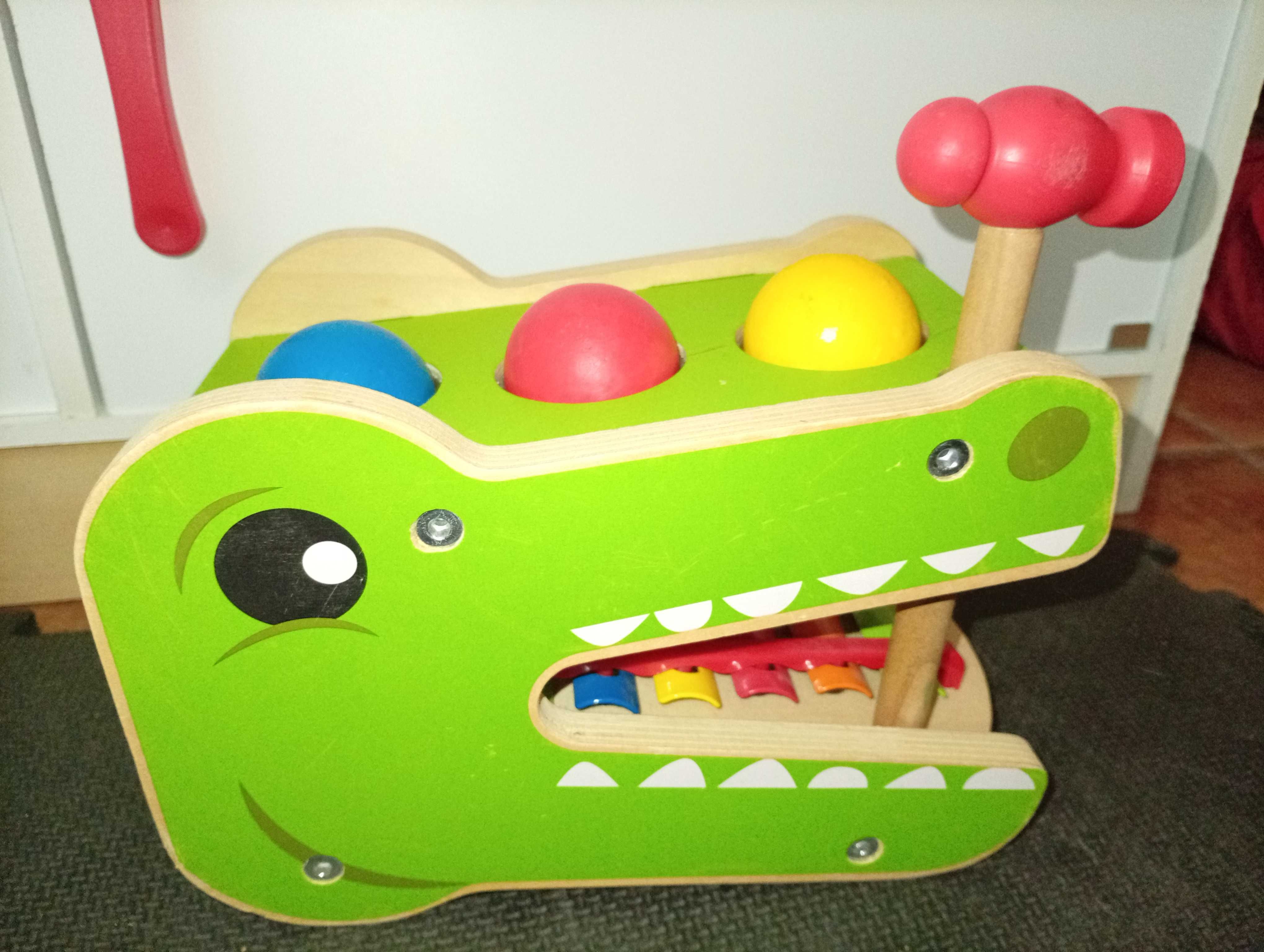 Brinquedo - Xilofone com bolinhas e martelo