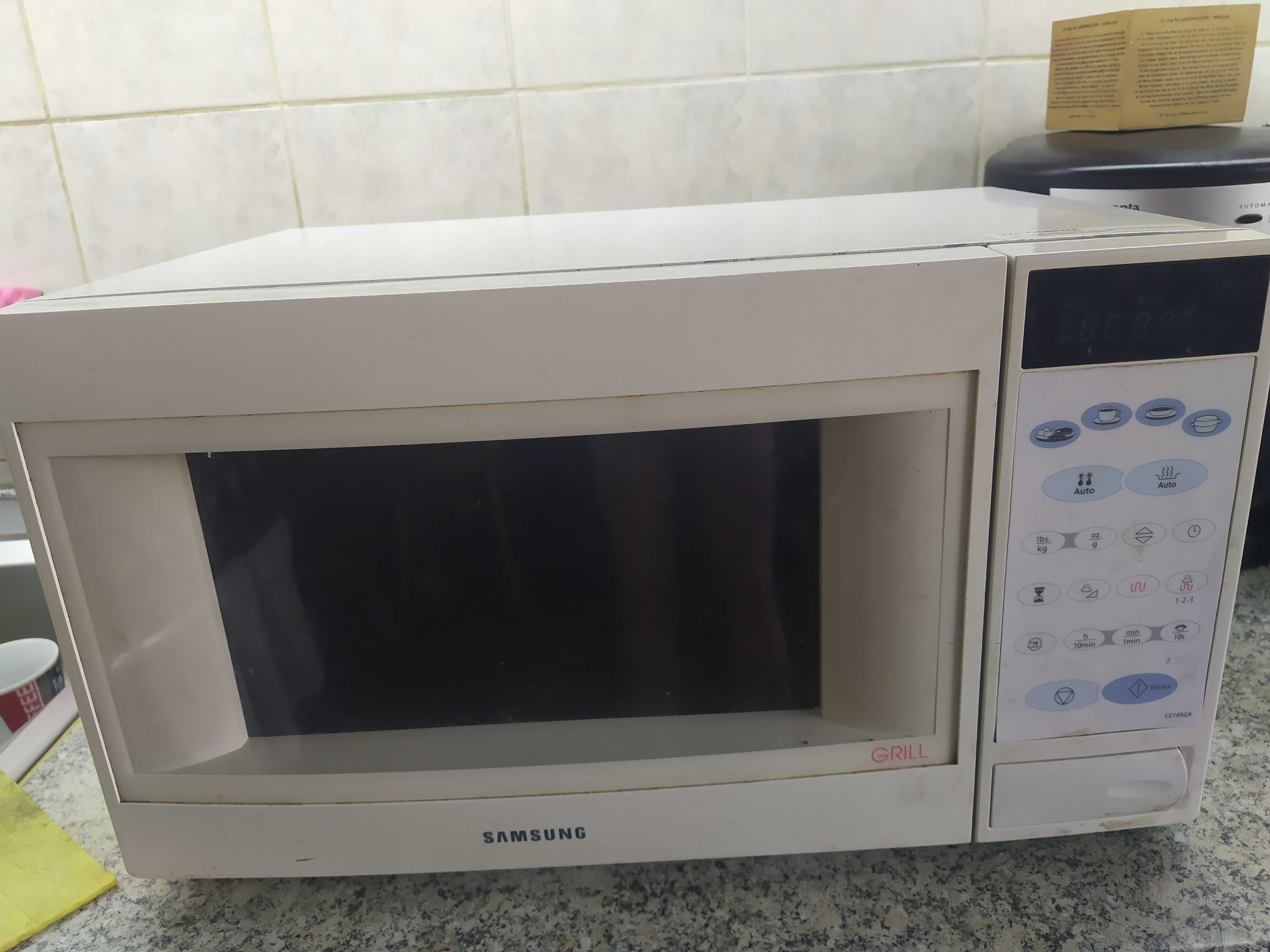 микроволновка SAMSUNG CE745GR