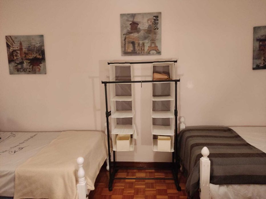 Quarto Estudantes Universitárias –2 AMIGAS-Metro à Porta