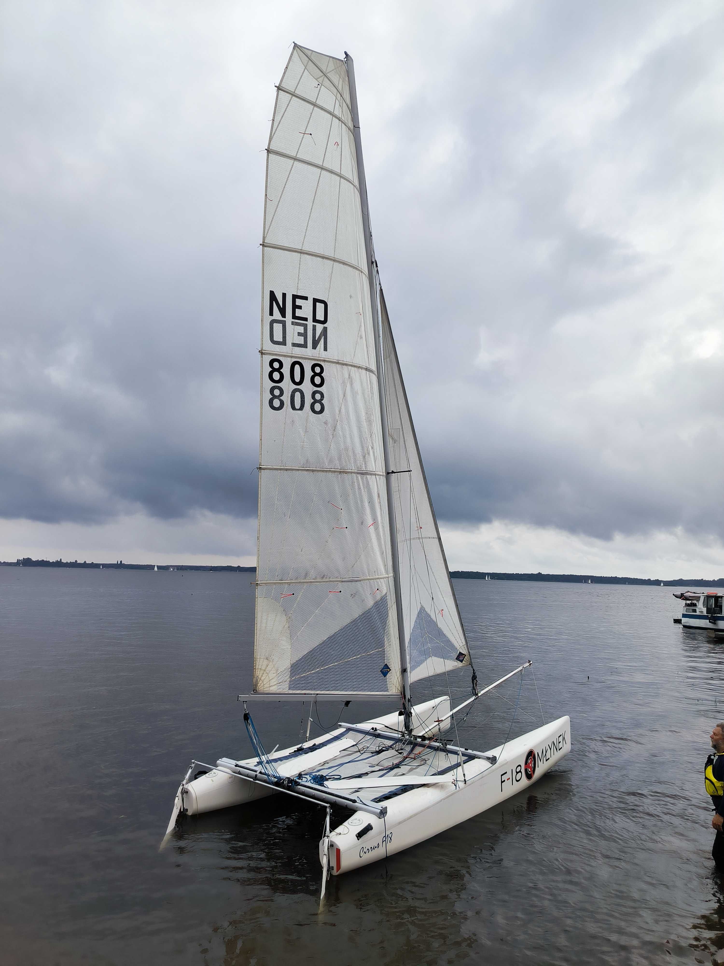 Katamaran CIRRUS , klasa F18