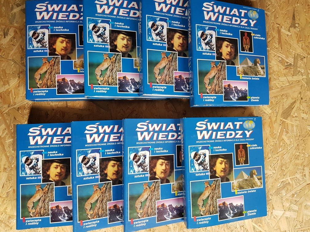 Świat wiedzy komplet 8 segregatorów