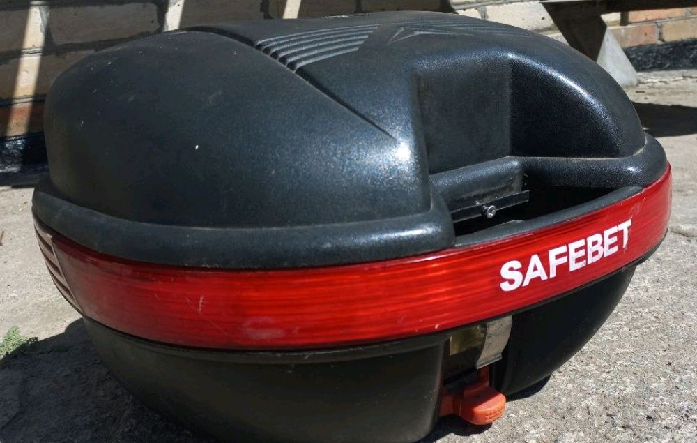 Кофр на мопед або мотоцикл