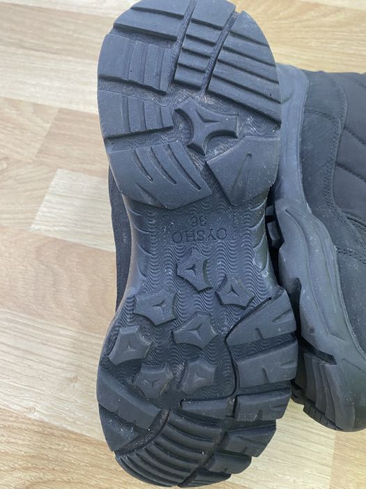 Botas da Oysho (neve/caminhada)