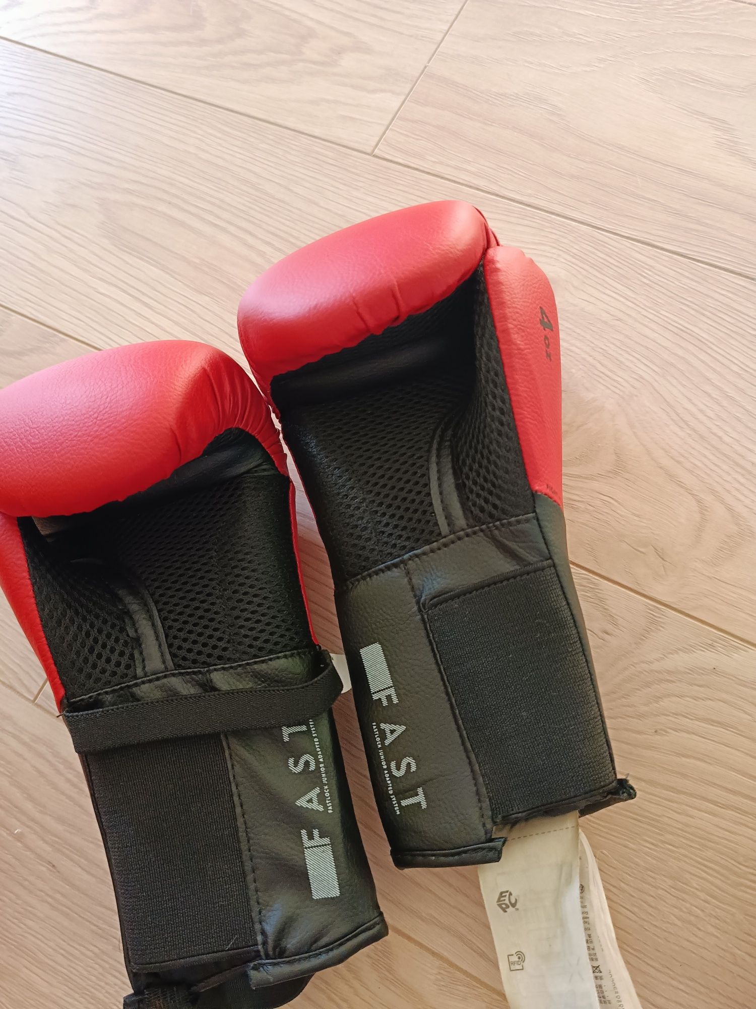 Rękawice bokserskie JNR Decathlon rozmiar 6 i 4