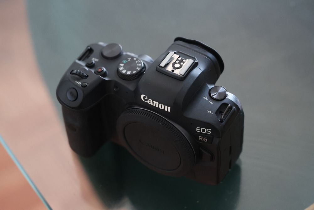 Canon R6 MK I usada com caixa
