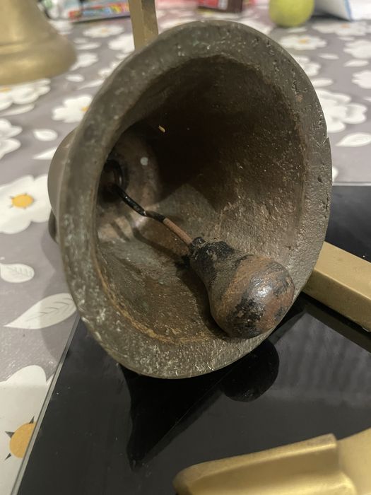 Stary dzwonek mosiezny nascienny