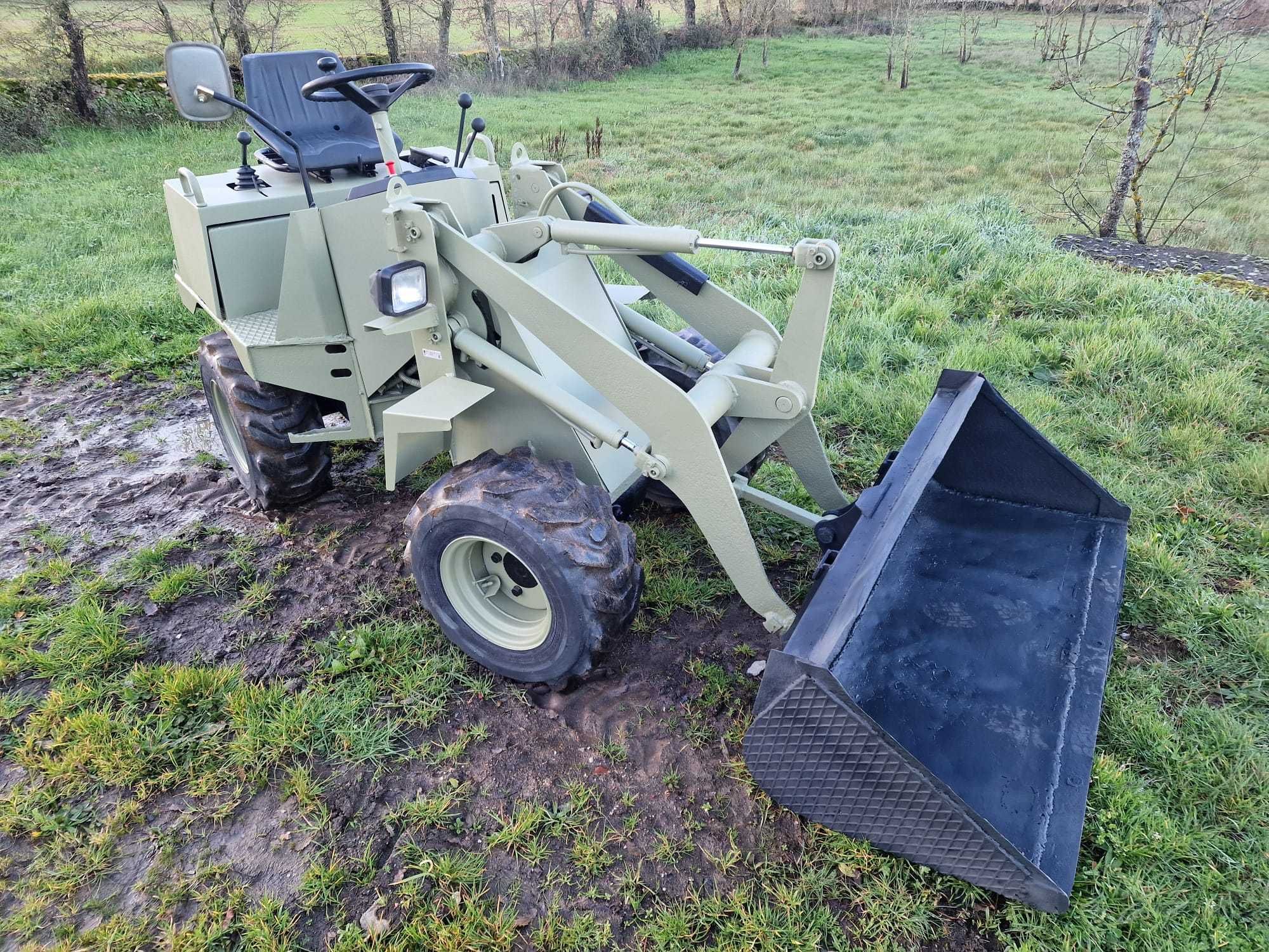 Mini Pá Carregadora Japonesa Yanmar V1 - Articulada - Bobcat