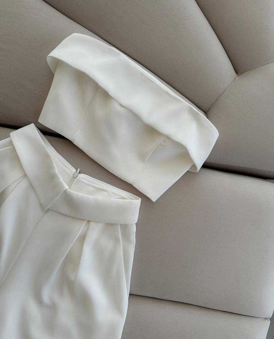 Жіночий класичний костюм топ на шнуровці і брюки прямого крою