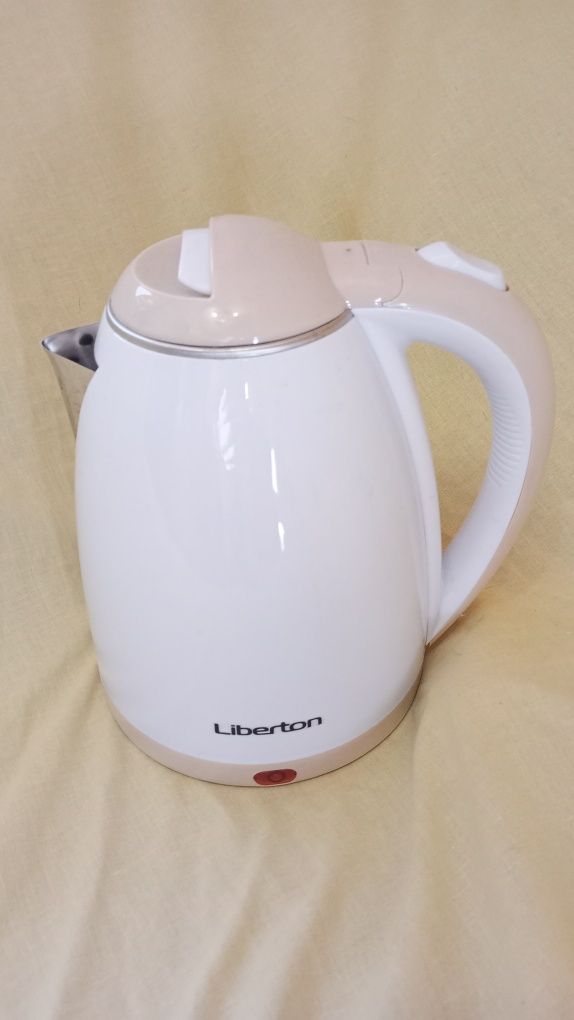 Электрочайник Liberton LEK-6802