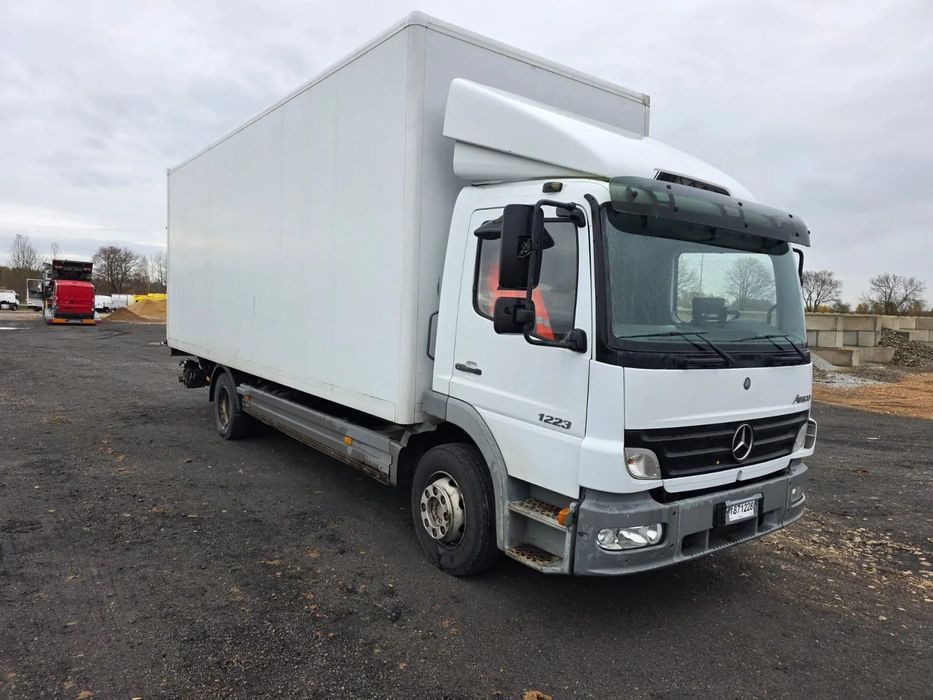 Mercedes-Benz  Mercedes-Benz Atego 1223 z 2006 roku 230KM koła 19,5'