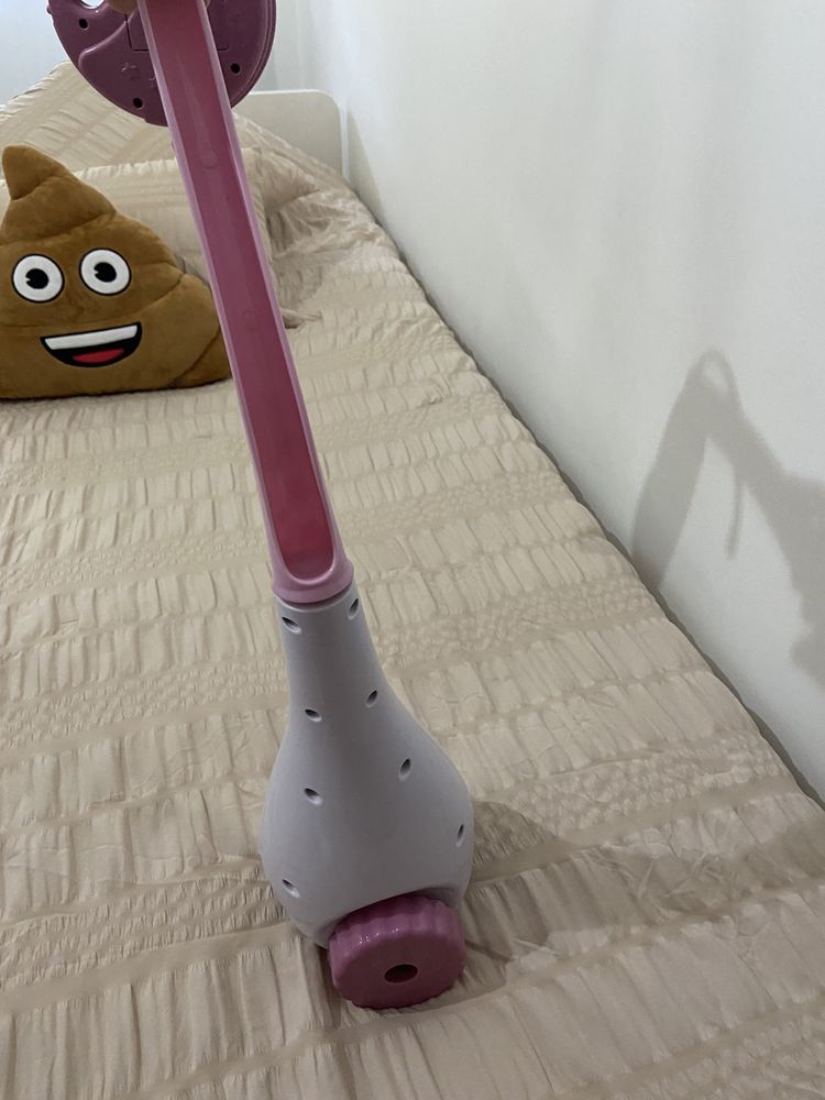 Brinquedo de menina para colocar numa cama
