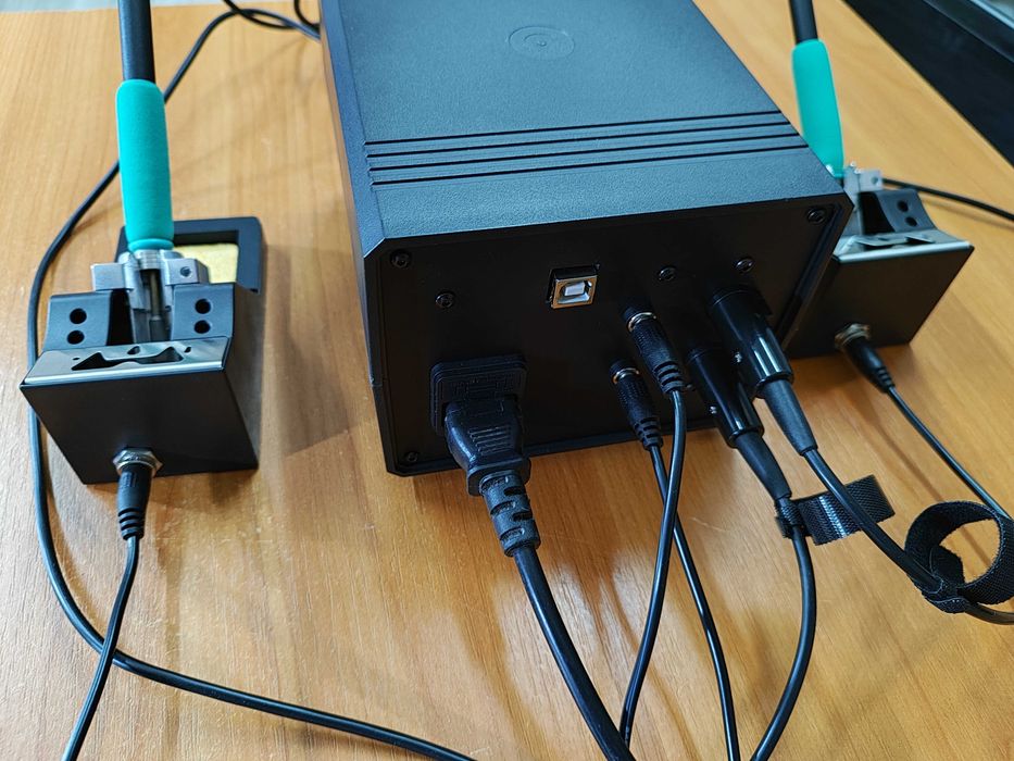 Двухканальна паяльна станція  на картриджах JBC з підставками