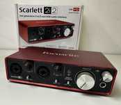 Focusrite Scarlett 2i2 Interfejs audio.
