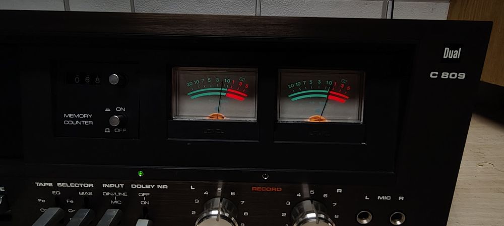 Magnetofon deck DUAL C 809.