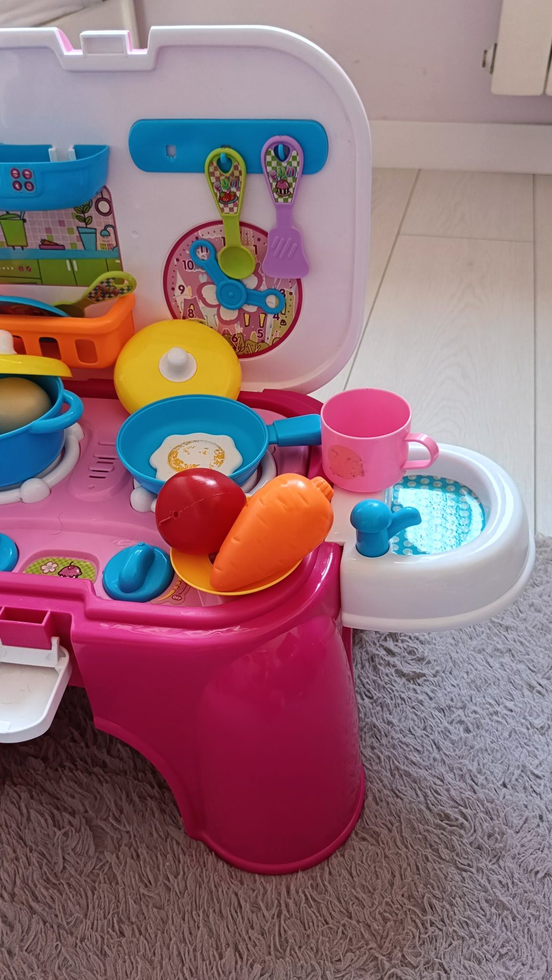 Mini kuchnia taboret dla dzieci Tobi Toys + zestaw do kawy
Model – T