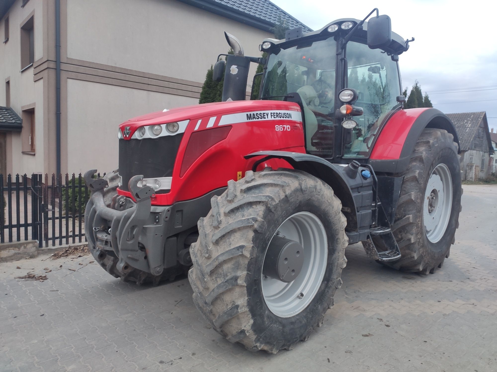 Massey Ferguson 8670