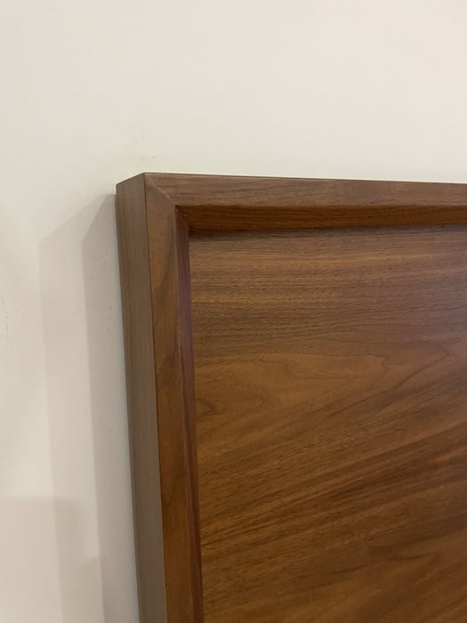 Cama + 2 Mesinhas de Cabeceira — Nogueira + Colchão