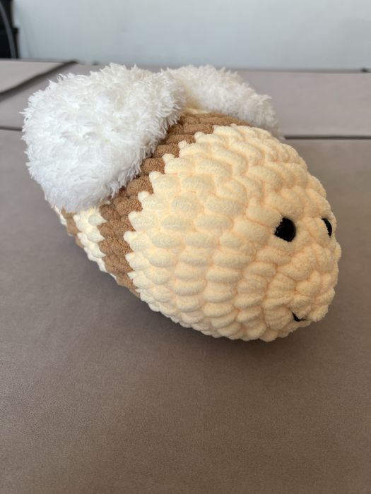 Boneca em corchê da Pelúcia de Abelha Fofa – Macia e Encantadora!