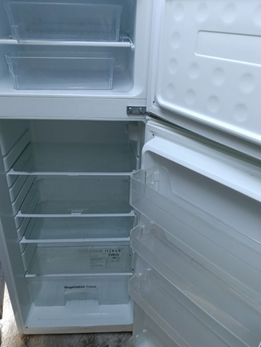 Frigorífico Daewoo em bom estado de utilização. Perfeito para armazena