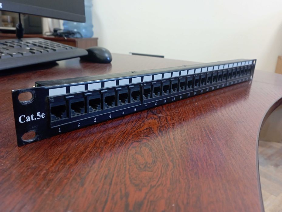 Патч панель CAT5e