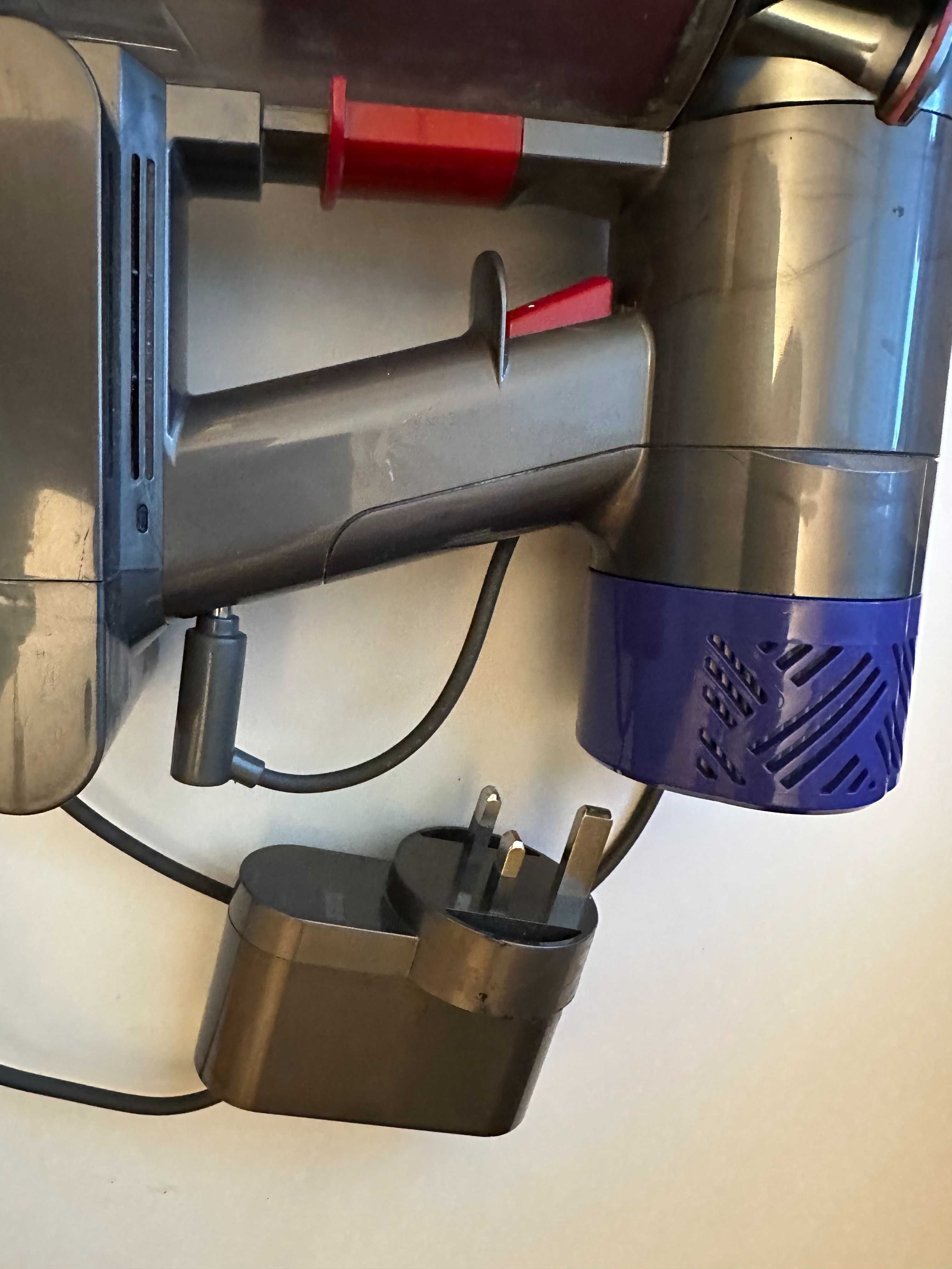 uszkodzony Odkurzacz ręczny Dyson V6 Absolute ładowarka wer. angielska
