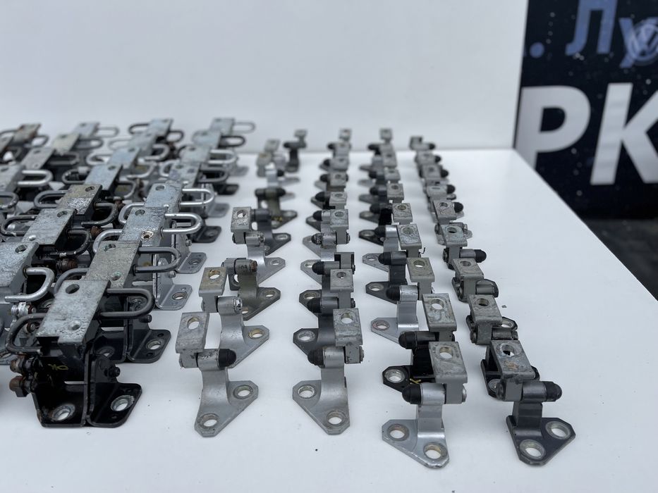 Петля двери передней задней Пассат б6 петля петлі дверей Vw Passat B6