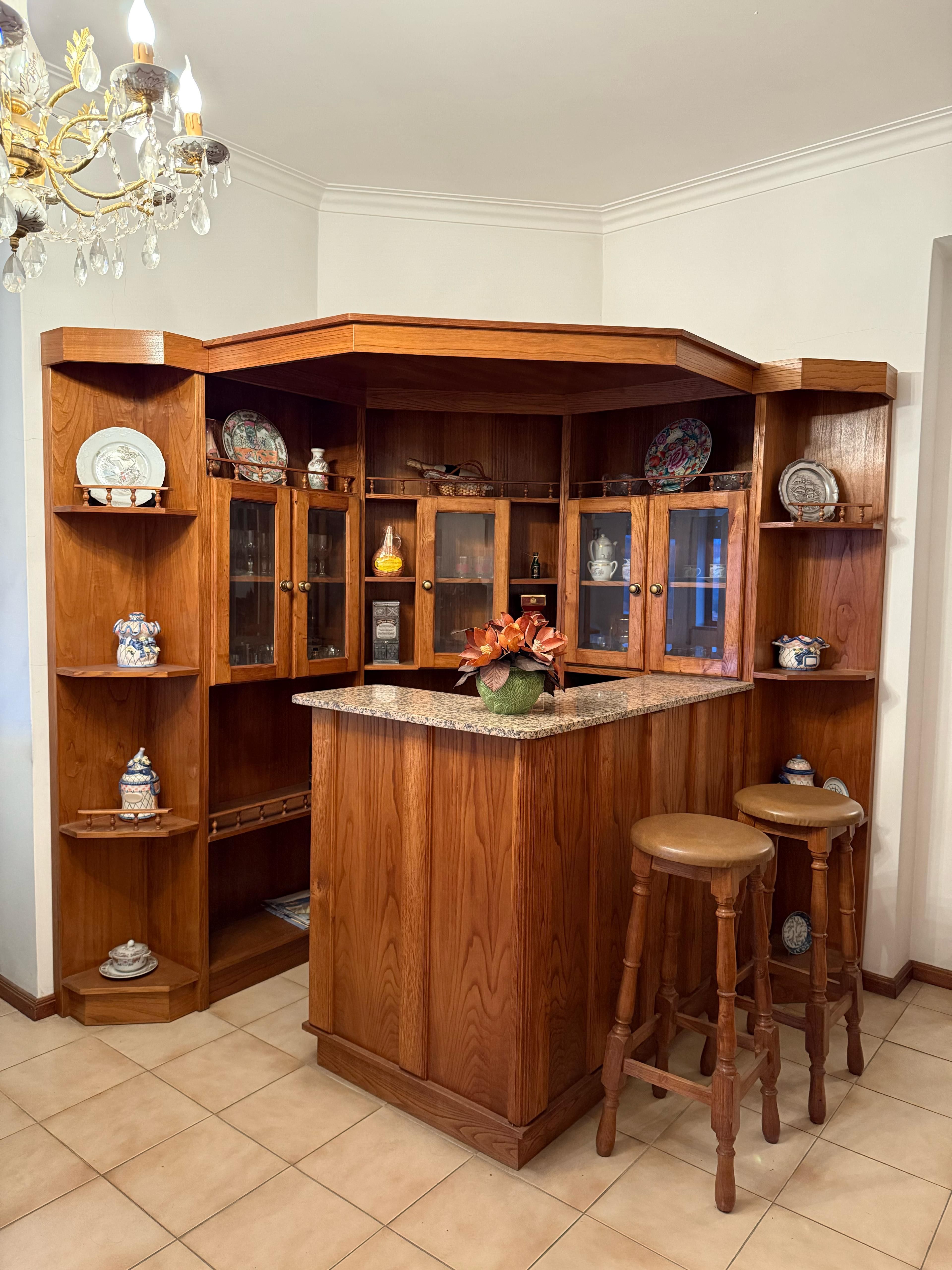 Bar de sala em madeira