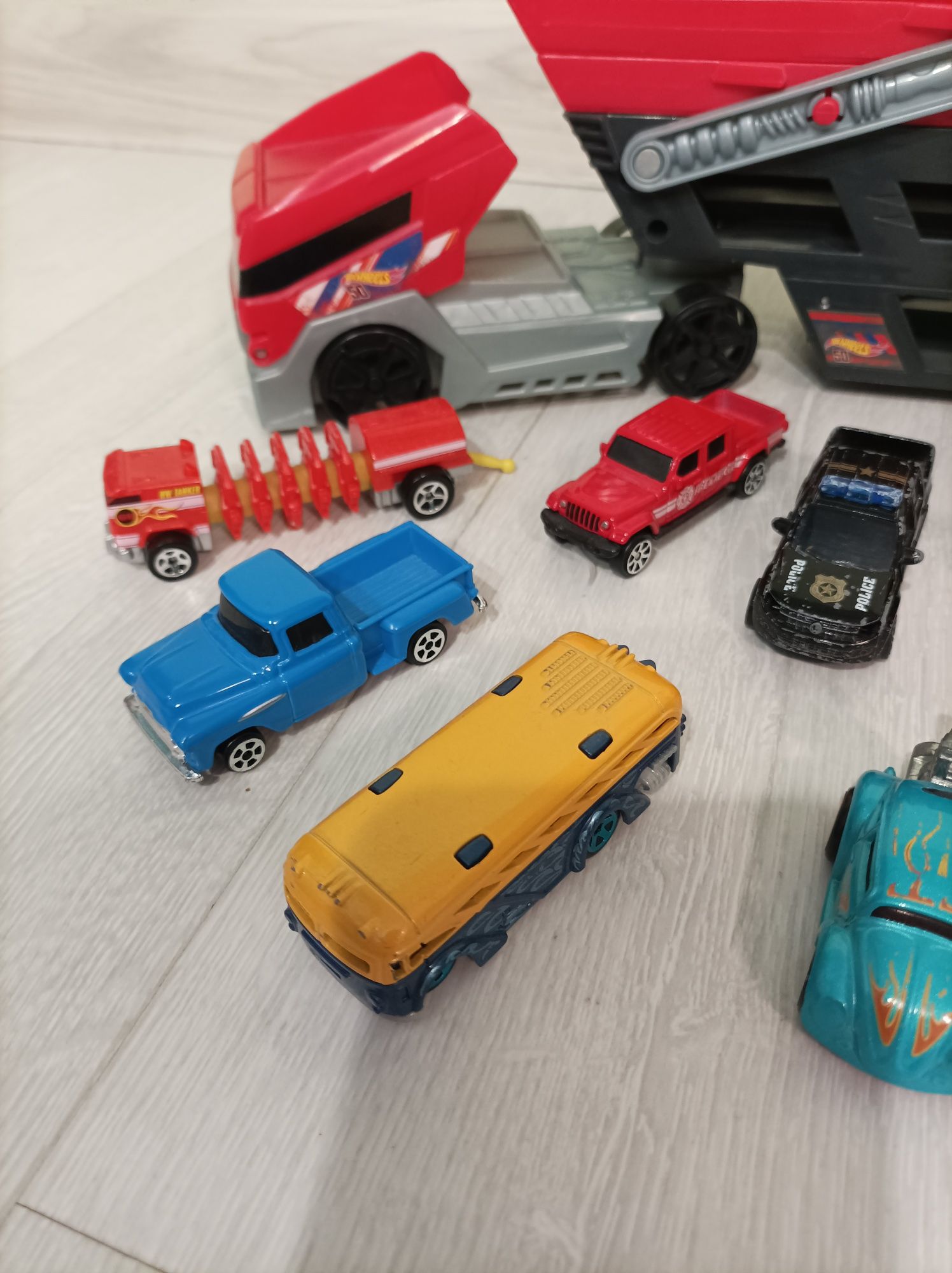 Ciężarówka garaż Hot Wheels+autka