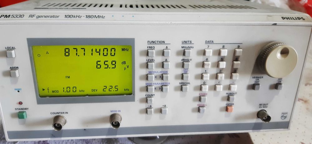 Gerador RF PHILIPS PM5330 industrial em perfeito estado.