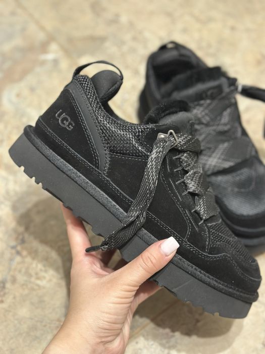 Нові кросівки UGG