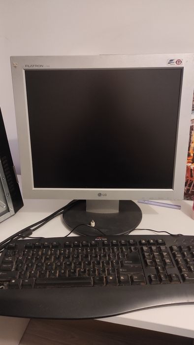 Komputer PC + monitor – gotowy do pracy!